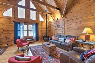 Дом отдыха Cozy Owl Lodge Cabin - Relax or Get Adventurous!