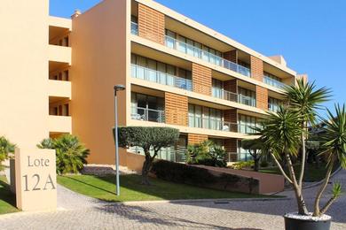 Apartments Herdade dos Salgados 2 Bedrooms T2-12A-1D is located next to the entrance of Vila das Lagoas Albu