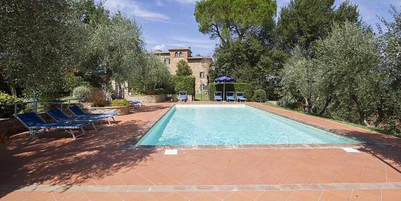 Apartments Villa in Pozzo della Chiana Sleeps 6 with Pool and Air Con