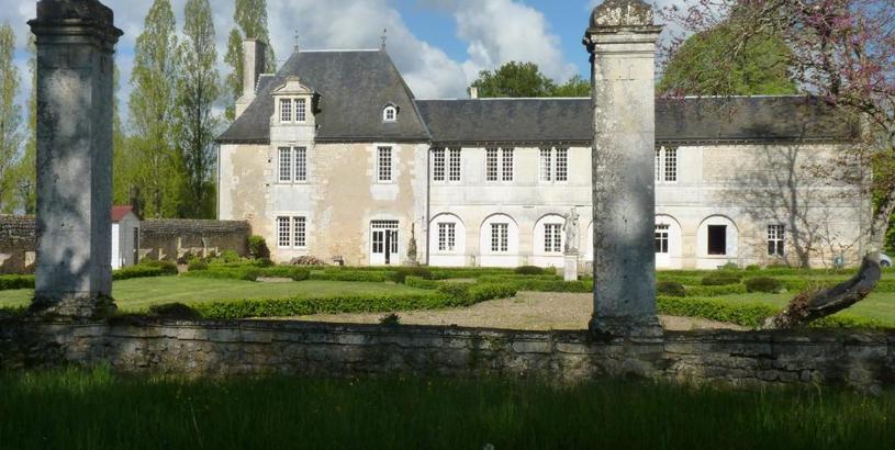 Guest house LOGIS du Château du Bois Doucet