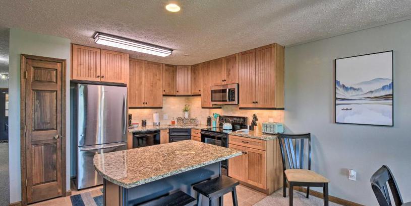 Apartments Stylish Sky Valley Condo with Club Amenities!
