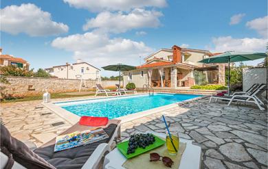 Holiday home Four-Bedroom Holiday Home in Golubovo