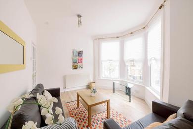 Holiday home Pass the Keys Beautiful Three Storey Townhouse in Leyton