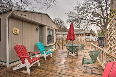 Дом отдыха Pet Friendly Kingston Home with Deck and Fire Pit