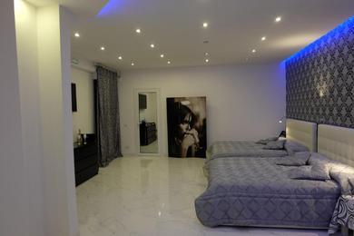 Holiday home white suite
