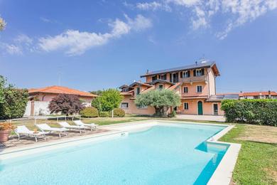 Дом отдыха Villa near Milan with swimming pool
