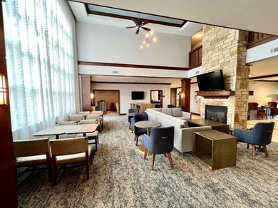 Отель Staybridge Suites Milwaukee West-Oconomowoc, an IHG Hotel