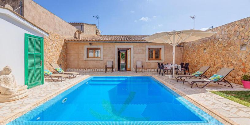 Holiday home Can Botelles