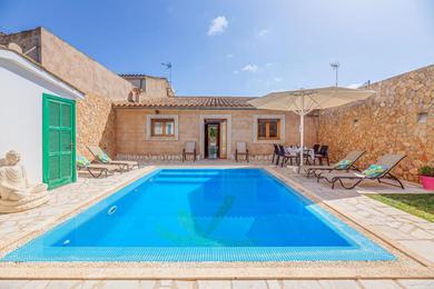 Holiday home Can Botelles