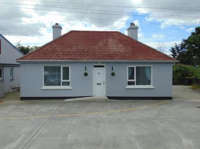 Holiday home The Bridge Cottage, Burnfoot, Donegal by Wild Atlantic Wanderer