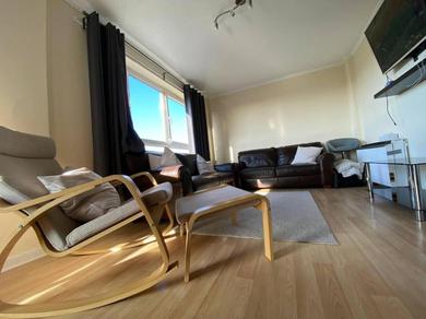 Apartments Spacious 2 Bedroom flat with lovely views of London Skyline