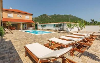 Вилла Villa Zara with heated Hydromassage-Pool