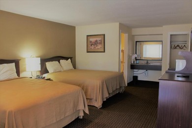 Отель Oregon Trail Inn and Suites