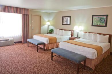 Отель Red Arrow Inn & Suites