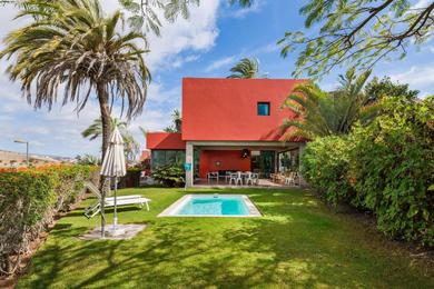 Villa Stunning detached garden villa with private pool