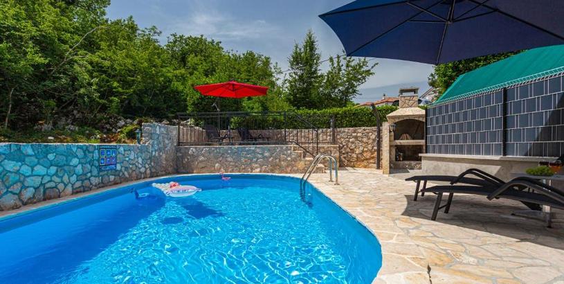 Apartments Apartment With A Private Swimming Pool, Garden & BBQ