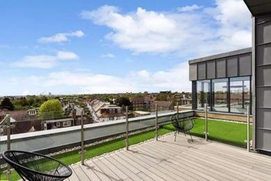 Apartments Modern 2 Bed Penthouse with Large Terrace and View