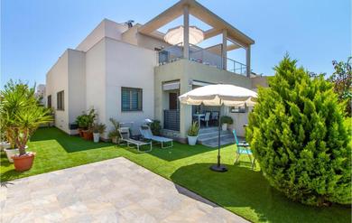 Stunning home in Torrevieja with Outdoor swimming pool and 3 Bedrooms