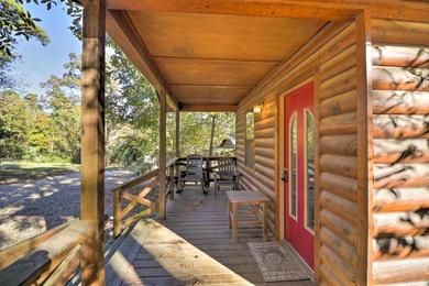 Holiday home Cozy Cabin with Grill and Spa, 4Mi to Broken Bow Lake!