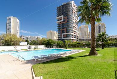 Praia da Rocha, Algarve Sunny Apartment