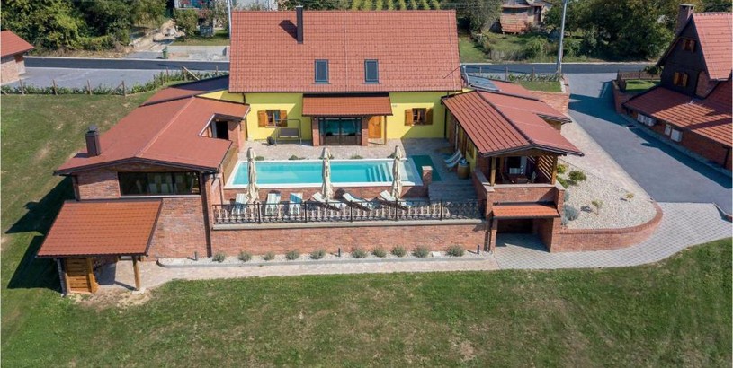 Holiday home Beautiful Home In Repusnica With 5 Bedrooms, Sauna And Outdoor Swimming Pool