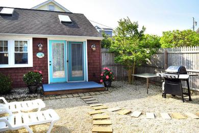Дом отдыха Charming Surf City Cottage - Steps to Beach and Bay!