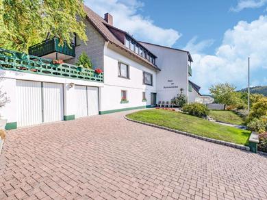 Апартаменты Large holiday apartment near Willingen with private garden and terrace