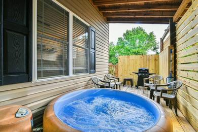  Hot tub, Fire pit, 3 miles to downtown Asheville