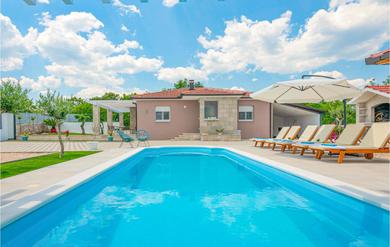 Holiday home Nice Home In Kamenmost With Wifi, Outdoor Swimming Pool And Jacuzzi