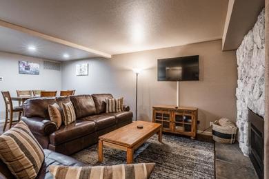 Apartments Warm and cozy upgraded 2 bedrm 2 bath single level condo in Snowcreek complex phase IV 563 Sleeps 6