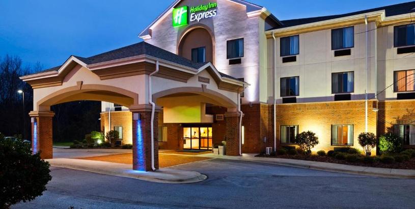 Отель Holiday Inn Express Forest City, an IHG Hotel