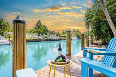 Luxe Lakefront Mansion Waterfront Pool Near Beach