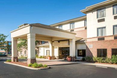 Отель Comfort Inn & Suites West Chester - North Cincinnati