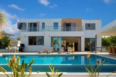 Вилла Limni Beach Villa - Beachfront Four Bedroom Luxury Villa