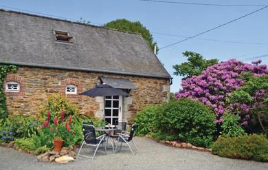 Holiday home Amazing home in Callac de Bretagne with Jacuzzi, WiFi and Outdoor swimming pool