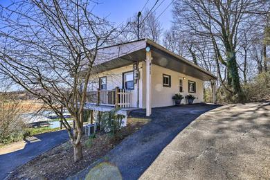 Holiday home Sun-Soaked Kingsport Home with Deck, Lake Views