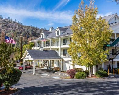 Отель Quality Inn Yosemite Valley Gateway