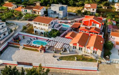 Holiday home Amazing Home In Turanj With Jacuzzi, Outdoor Swimming Pool And Heated Swimming Pool