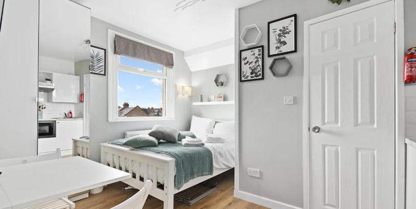 Apartments Stunning Studio Flat for 2 people in Kensal Green near West Kilburn, Ladbroke Grove and Maida Hill