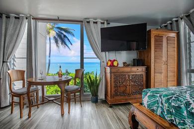 Апартаменты Breezy Beachfront Bali-Style Haven 180 Degree OceanView