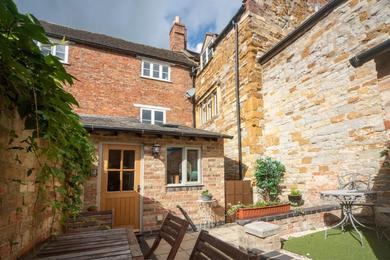 Cotswolds period townhouse near Stratford-upon-Avon, central location short walk to pubs, restaurants and shops
