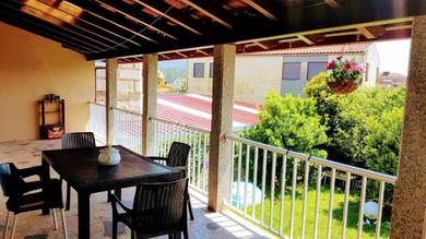 Holiday home 3 bedrooms house with city view enclosed garden and wifi at Porrino