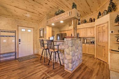 Holiday home Charming Show Low Cabin with Deck and Fireplace!