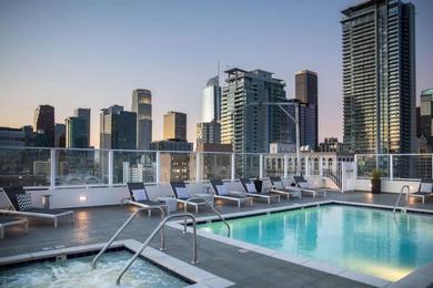Apartments 2 Bedroom Condo with Pool and Downtown LA View