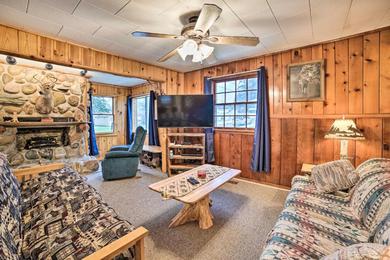 Дом отдыха Cozy and Rustic Cottage with Houghton Lake Access!