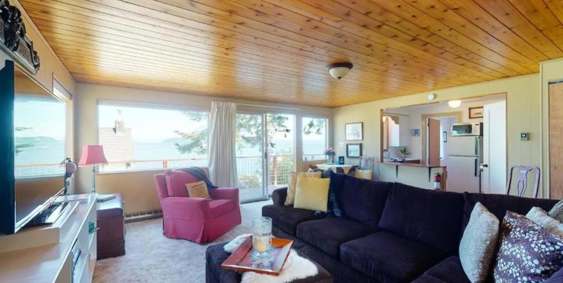 Holiday home Private Beach - Book Port Ludlow Beach Cottage and Camper Together