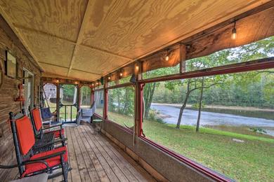 Дом отдыха Charming Parsons Cabin with Grill on the Cheat River
