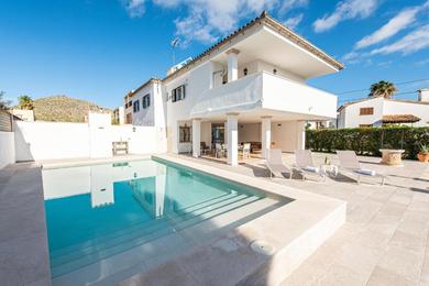 A perfect location villa for holidays with AC and private pool