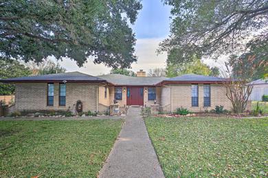 Cozy Hill Country Home - 9 Mi to Main Street!