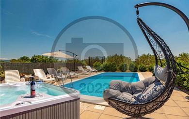 Holiday home Stunning Home In Kaocine With 3 Bedrooms, Outdoor Swimming Pool And Jacuzzi